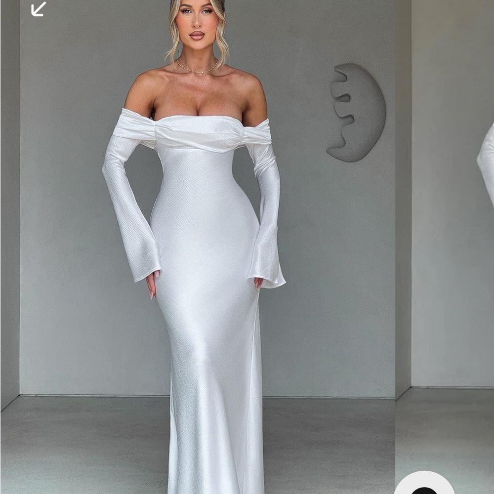 Elegant White Maxi Dress with Flowing Silhouette. NWT